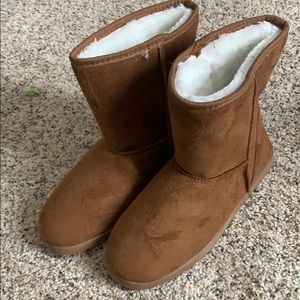 Brown Dawgs snow boots
